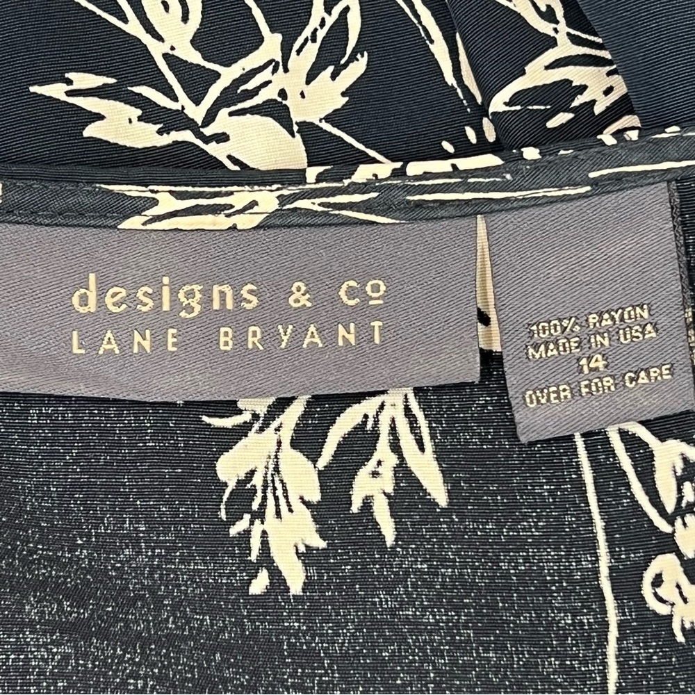 LANE BRYANT Designs & Co Navy & Cream Pleats Short Sleeve Tie Plus Sz 14 Modern - Picture 8 of 9